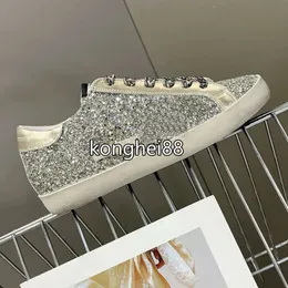 Klädskor kunder gyllene super krusa stjärna Italien varumärke casual skor superstjärna lyxiga smutsiga paljetter gör gamla smutsiga designer sneakers