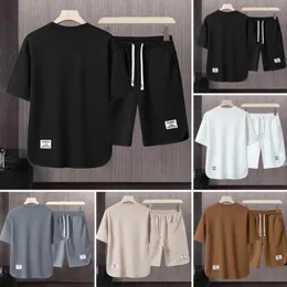 Herren-Tracksuits 2pcs/Set Herren Sommer Casual Outfit O-Neck Kurzarm T-Shirt Wide Leg Shorts Set Activewear Sportswear Track Anzug