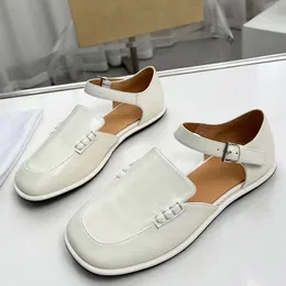 Donne quadrate Donne vere sandali in pelle Sandali Proccio Designer Hot Sale Fibbia Farp Flat with Causal Outside Walking Summer Sale Designer Sandals Designer Sandals