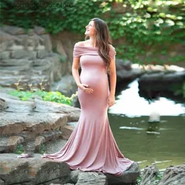 Sukienki macierzyńskie seksowne na ramionach sukienka w ciąży fotografowanie elegancka ciąży maxi sukienka baby shower w ciąży zdjęcie Q240413