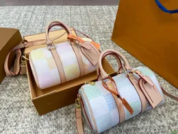 24SS Fashion New Men's and Women's Pillow Bag Designer Classic Shoulder Crossbody Bag Handväska Must-ha Versatil Travel Bag för att gå ut