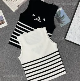 Włochy Milan Designer T Shirt Women Clothing Marka Knit Nowe zbiorniki najlepsze impreza czarny pasek Camis Summer Yoga Croptop Kobiety haft haftowe seksowne koszulki z krótkim rękawem