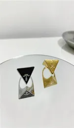 Anéis de designer de moda para mulheres Luxurys Designers Brand Triangle Rings Jóias de luxo para amantes Casal Ring Tamanho 20228863895