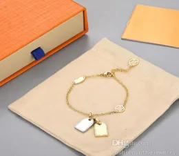 Collana di lussuoso designer di gioielli girocollo girocollo regalo in oro in oro pandant a ciondolo a doppio quadrato e braccialetto set per donne9796519