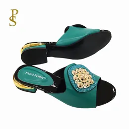 African style womens shoes metal rimmed Rhinestone slippers low heel womens sandals Wear womens shoes at the party 240410