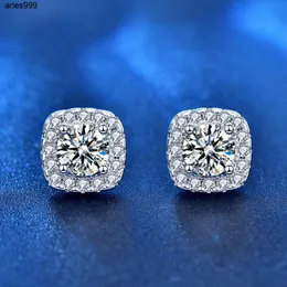 Пост белого золота 0,5CT Центр 5 мм F Color Cushion Cut Halo Создан мойассанитовой серьги серебряной серебро для женщин.