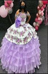 2022 White Lilac Floral Chakeneera Quinceanera Dresses Mexican Charro قبالة الأكمام القصيرة الكتف بالإضافة إلى ثوب الكرة الحلو 16 DR4465477