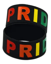 50st Gay Pride One Inch Wide Silicone Armband Svart vuxenstorlek Debossed och fylld i Rainbow Colors Logo7325631
