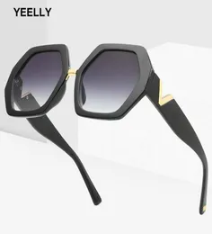 New Rhombus Fashion Ladies Sunglasses Personality V Letter Shopping Glasses PC Lens Antiglare Eyeglass 1669 Big Frame Outdoor14629845