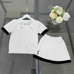 NOWOŚĆ BABY TODORSUIT Summer Kawet Girls Dress Suit Kids Designer Ubrania Rozmiar 100-150 cm T-shirt i plisowana spódnica 24 kwietnia
