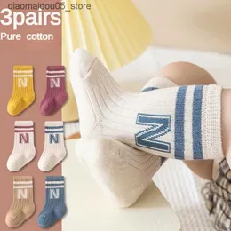 Kindersocken 3 Paar Babysocken süße neugeborene Jungen Socken Nicht-Slip-Socken für junge Mädchen Baumwolle Babyzubehör Kleidung 0-5y Q240413