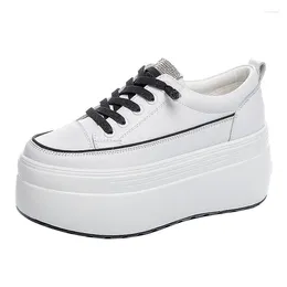 Lässige Schuhe 8 cm weißer echter Leder -Plattform -Ferse Frauen Wohnungen bequeme Creepers Chunky Sneaker Summer Bling