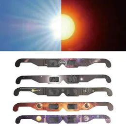 Kağıt 100pcs Toplam Gözlem Güneş 3D Açık Eclipse Anti-UV görüntüleme Gözlükleri Satış Rastgele Renk 240411