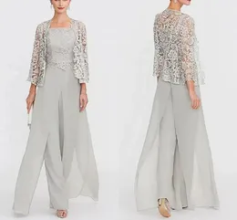 Två stycken Jumpsuits Mother of the Bride Dresses With Lace Jacka Silver Grey Chiffon Long Evening Party Gowns Pantsuits Plus Size Wedding Gästkläder