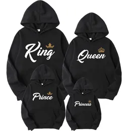 Kral Kraliçe Prens Prenses Baskı Aile Sweater Takım Çift Kapşonlu Ebeveyn-Çocuk Giyim Sokak Giyim Kapşonlu Sweatershirt 240403