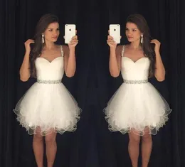 2019 Little White Homecoming Dresses Spaghetti tiras com miçangas vestidos de cocktail de tule vestidos de festa de festa para mulheres 3676368