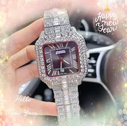 Hip hop lodowe mise men square rzymski zbiornik zegarek dzień godzina dzień kwarcowy zegar złoty kalendarz ze stali nierdzewnej Zegar Shinny Starry Full Diamonds Ring Bezel Watches Prezenty