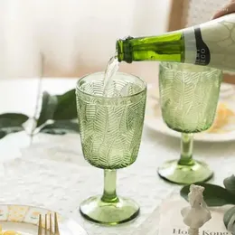 Weingläser 2pcs kreative Blätter geschnitztes Glas Becher Whisky -Saft Trinken Bier Cup Home Dinner Party Getränkewarendekoration