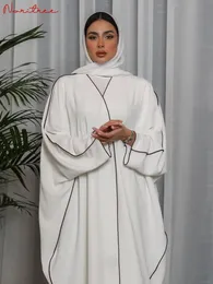 S-XL Fashion Line överdimensionerade Abayas med Belt Djellaba muslimsk klänning Dubai i full längd Abaya Dubai Turkiet Muslim Islam Robe WY1518 240410