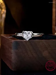 Klusterringar 925 Sterling Silver Love White Diamond Micro Inlaid Ring med högt kol för kvinnors fashionabla bröllop smycken