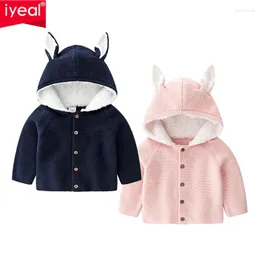 Jackor Iyeal Winter Boys Girls Sweater Cotton Children Sticked Cute Ears Huven Solid Kids Clothes Spädbarn Baby Jacket Ytterkläder 1-5Y