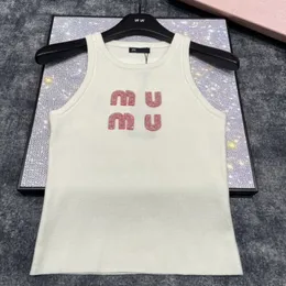 Camis Vest Kadın T-Shirt Tasarımcı Kadın Seksi Halter Tee Party Moda Üstü Üst Lüks İşlemeli Tişört Bahar Yaz Sırtsız