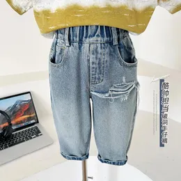 Calça infantil roupas para personalidade bonita jeans de cor sólida 2024 VERMOLAR MENINOS E MENINAS CORREIAS TODAS as calças finas combinando