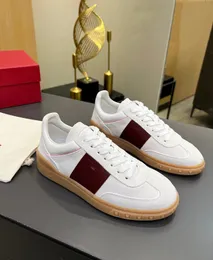 Designer di alta qualità Scarpe atletiche Donne uomini Nuovi scarpe da skate sportive Sneakers Luxury Valentinolies Donna Guida rivestimento in pelle AIMAGGIO 77 77