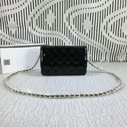 Высококачественная сумка для сумки для бренда дизайнерская сумка настоящая кожаная лак мини -мессенджер сумка x150 золото/серебряная цепь плеч