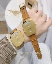 35mm 38mm Fashion Paar Quartz Watch Grip Serie geprägtes Brand Logo Genauer Leder Armbandwatch Gold Farbe Stunden Minute Dial3483009