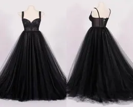 Amostra real de 2018 vestidos de noiva de tule preto vintage com apliques de renda as tiras de espaguete de coração lacas para baixo para trás vestidos de noiva en117983085