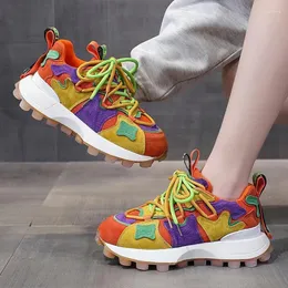 Sapatos casuais misturam tênis de plataforma de cor Mulheres 2024 Primavera de estilo coreano Sole espessa vulcanizada mulher hip-hop respirável