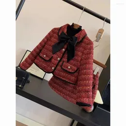 Kläderuppsättningar Vinterdesigner 4-12 Teen Girls Clothes Set Red Wool Thicked Cotton Coat kjol 2st barn passar barnkläder Meisjes Kleding