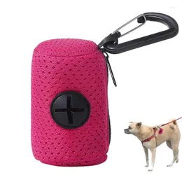 Hundkläder Pet Poop Bag Holder Leash Attachment Mini Dogs Cleaning Tool Travel Garbage Pets Waste Påsar Dispenser