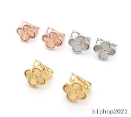 Luxury Designer Studörhängen Titanium Steel Fourleaf Clover Cleef Earrings Womens Fashion 18K Gold Graverad Five Flower Earring 3095649