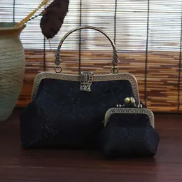 Borse da stoccaggio seta broccato borse retrò forgiate presentava una borsa oro per le donne anziane cinesi per l'anno cinese