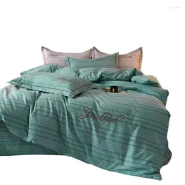 Sängkläder set med hög täthet tjockt täcke täcker fyrdelar med kjol lakan ren bomullsbroderi ljus lyx och enkelhet