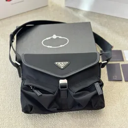 7a 품질 비즈니스 남자 크로스 바디 가방 삼각형 로고 검은 천 27cm 패션 가방 보이 지퍼 캔버스 hasp bags 오리지널 상자와 독창적 인 품질