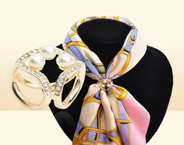 Pins Spettoni dell'arrivo coreano joker perle perle clip a tre anelli decorazione di decorazione di rinestone per donne costumi gioielli di costume62980372882468