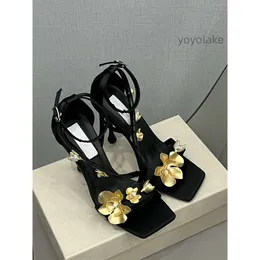 Elegante design da sposa abito da sposa sandali scarpe Cassandra Lady Flower Luxury Brands High Heels Women Walking 2024