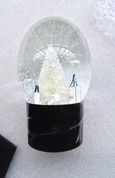 Cclassics Snow Globe z choinką wewnątrz dekoracji samochodu Crystal Ball Nowatorski prezent świąteczny z prezentem 4591584