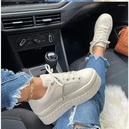 Scarpe casual 2024 Piattaforma White Woman Sneaker Ladies Bestiestri di Ladies Cestini Femme Chunky Big Size 43