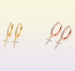 Hoop Huggie Fashion Cztop Quality Cubic Zirconia Crystal Söta små korsörhängen för kvinnor koreanska bröllopstrendiga smycken F32461265334