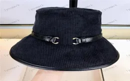 Зимние ширины шляпы Brim Corduroy Women Designer Designer Bucket Hat for Men Fashion Luxury Flat Fit Stating Brand Classic Gold Buckle Solid C3935027