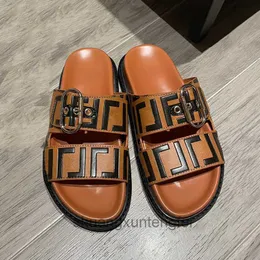 مصممة Slippers Sandals Sandals Sandals Womens Womens Fashion الكلاسيكية النعال الزهور المصنوعة من الفقرة الشاطئ من الجلد المطاطي