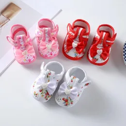 Första vandrare Baby Girl Shoes Born Learning Walking Flower Decoration Soft Bottom Sandals Princess