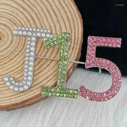 브로치 2024 Nieuwe 모드 Metalen Letters J15 Rhinestone Broche with Pearl Luxe vrouwen Accessoires Sieraden