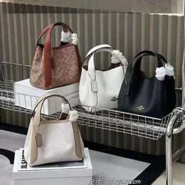 Designer Coache Bag Coaches Coachshoulder Kouchi CS feminino Hadley 21 Cesto de couve -flor clássica Undermail One ombro Crossbody Bucket Tote