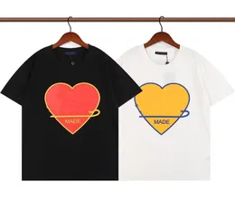 2022 Nuovo design Stylist Tshirts Men Women Tops Fashion Amante Modello di cuore Tshirt Casual Equipa