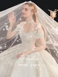 Bescheidene Prinzessin eine Linie Hochzeitskleider Neue Schulterspitzen Applikationen Court Zug Brautkleider Hochzeitskleid Vestidos de Noiva Spitzenhülsenkugel Ballkleid plissierte Kleider